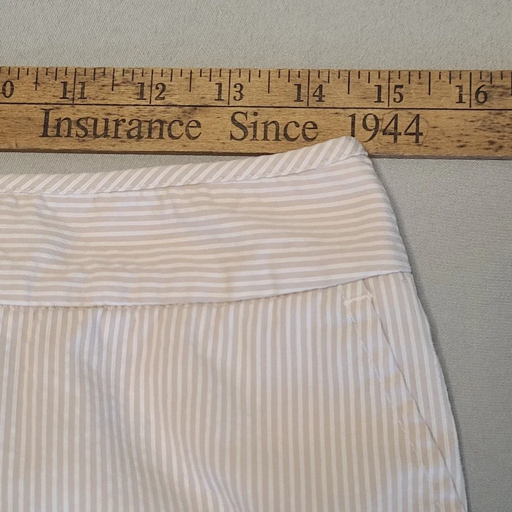 Chico's Seersucker Walking Shorts Women 1 Short Beige White Striped Stretch Knee